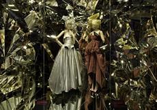 De robes de bal en bustiers, 10 expos mode à ne pas manquer