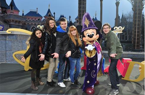 Cinq ados réalisent leur rêve et deviennent Petits Reporters de Disneyland Paris Buzz