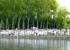 Un pique nique républicain dans le parc du Chateau de Versailles - 14 Juillet - CityZens