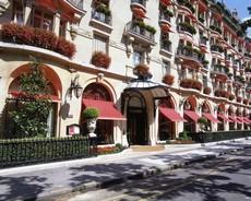 Un restaurant �ph�m�re au Plaza Ath�n�e